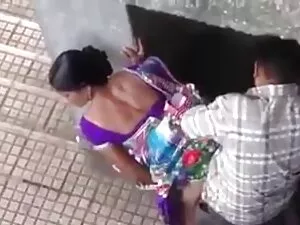 Alice-amarrada ao po ...