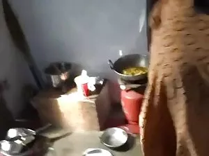 A polícia faz um int ...